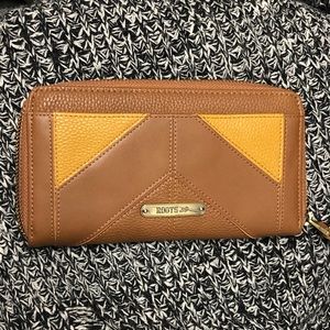 Roots  Zip Around Clutch/Wallet
